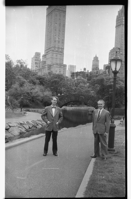 Hans Teetlaus Villem ja Raisa Tammekiviga New Yorgis Central Parkis