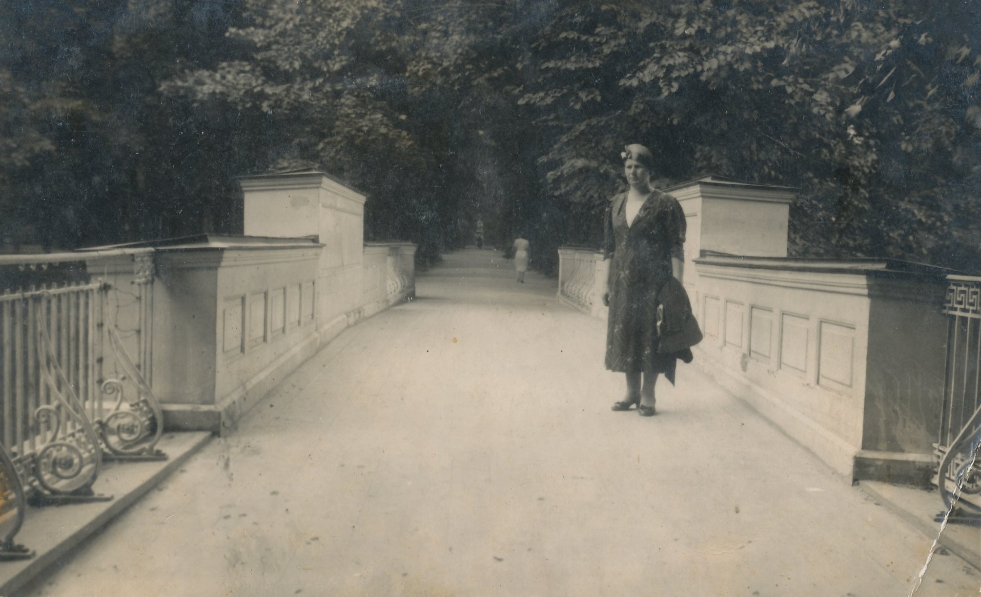 Foto.  Fotograaf Ida Kepnik Tartus Inglisillal  1920.aastatel
