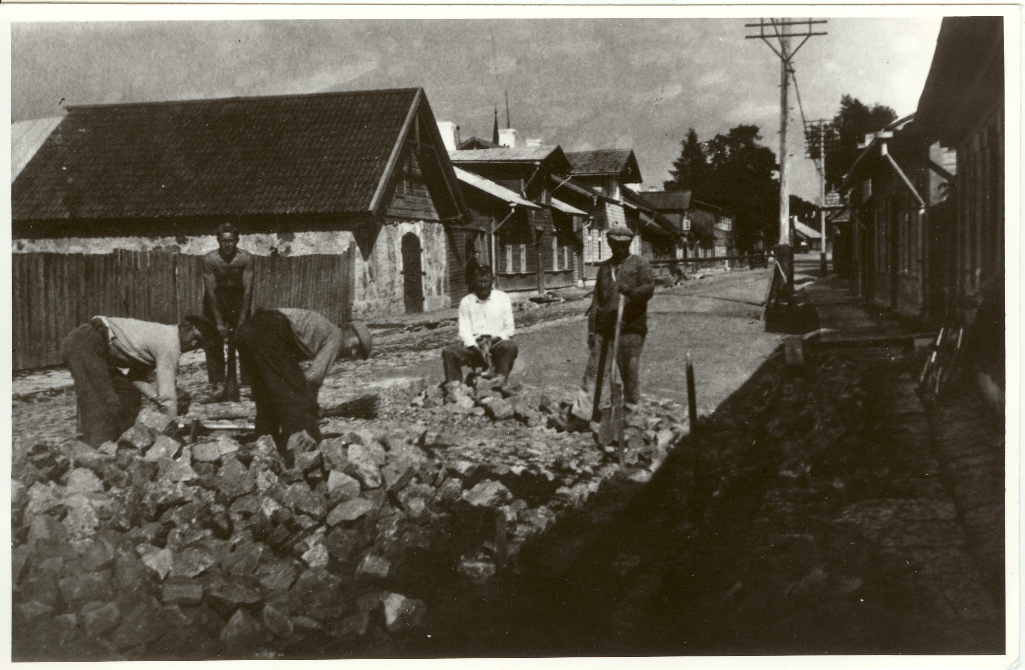 fotokoopia , tänava sillutamine Paides Pärnu tänaval