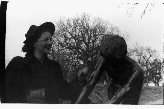 Hans Teetlaus neiuga jalutamas Stockholmis