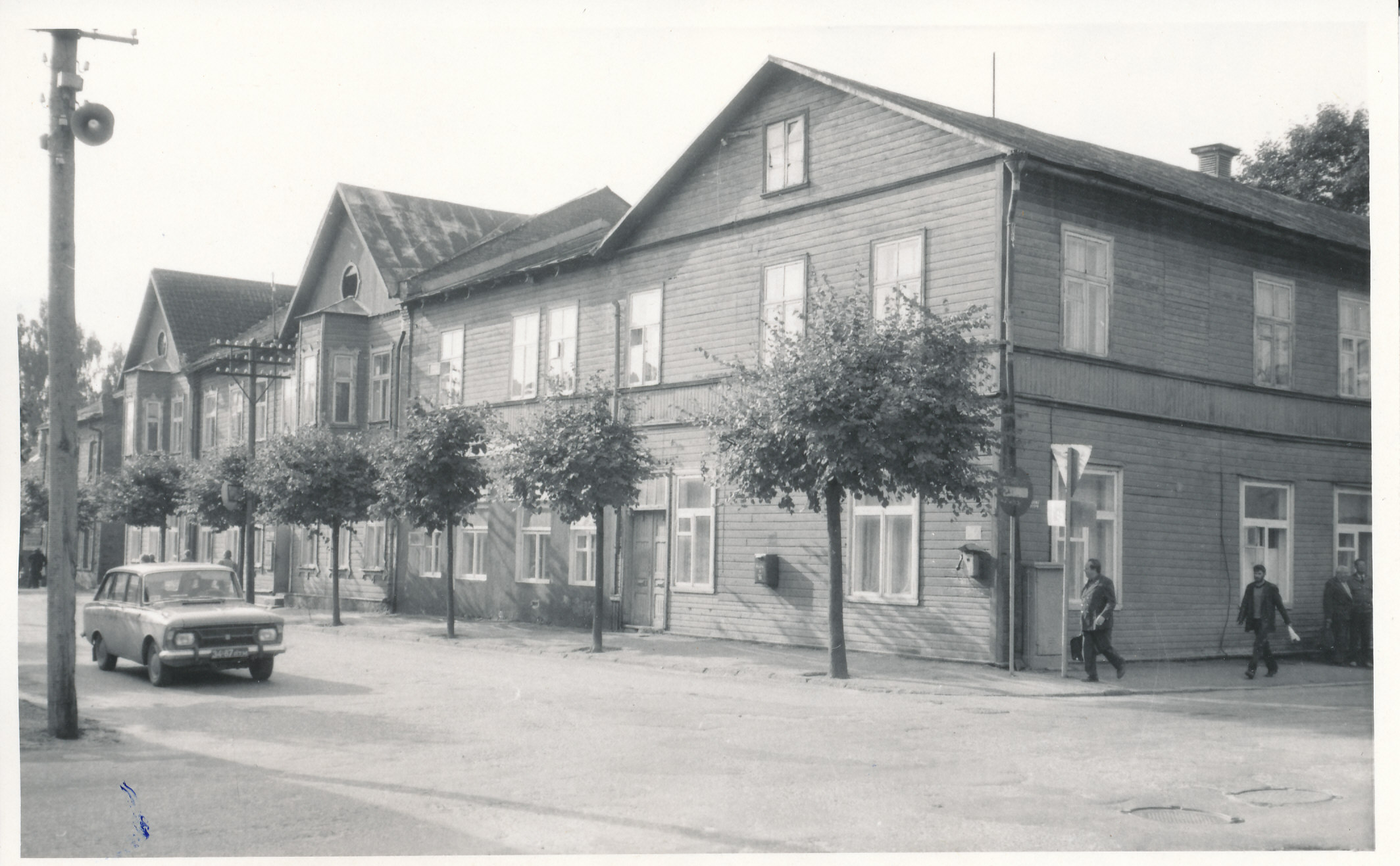 Foto.Maja Võrus Jüri ja Vabaduse  tänava nurgal  1988.a.