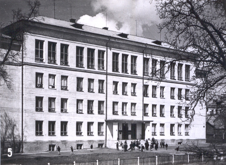 Fotopostkaart. Võru,Võru I Keskkooli hoone Pioneeride tänaval 1964.a.
