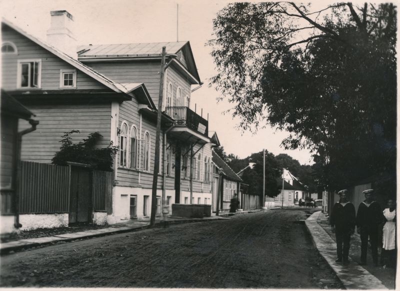 Foto. Raudteelaste sanatooriumi hoone Haapsalus, Sadama tänaval. Foto ca XX saj. alguses.