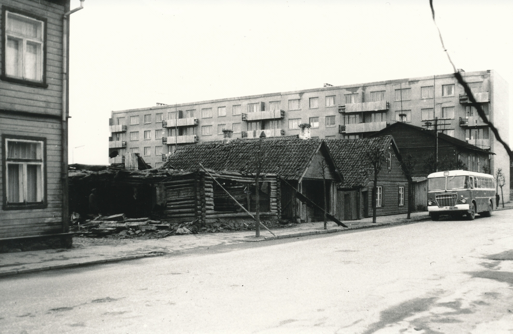 Foto.Lammutatavad hooned Kreutzwaldi tänaval 24-34  vahel 1971.a. novembris.