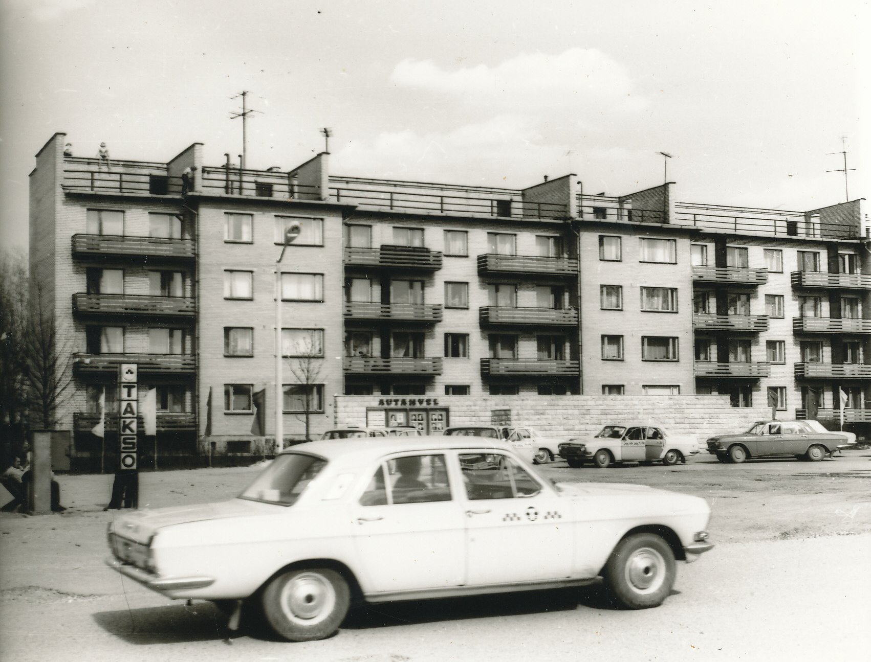 Foto. Võru vaade 1977.a. Kooperatiivelamu Vabaduse t.3 taksopeatusega.