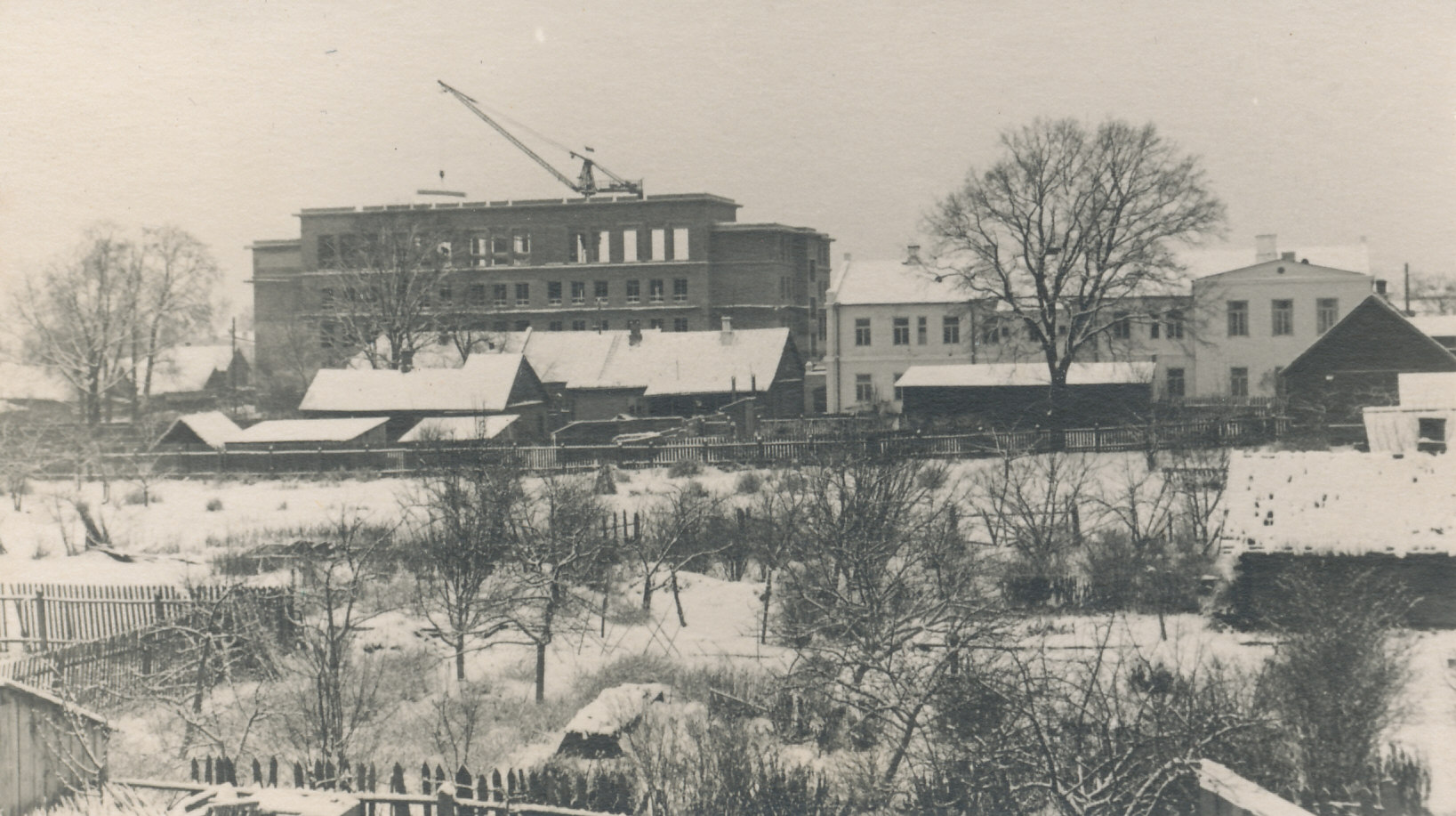 Foto. Ehitusjärgu Võru I Keskkooli hoone Pioneeride tänaval 1959.a.