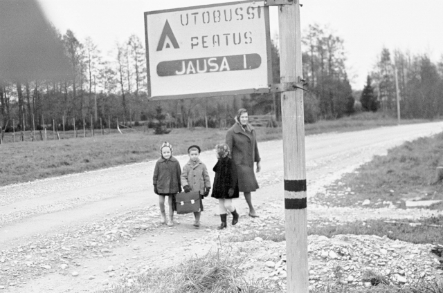 Hiiumaa. Lapsed kooliteel.