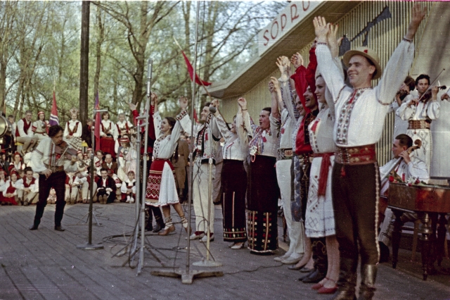 Valga. Rahvatantsuansambel.