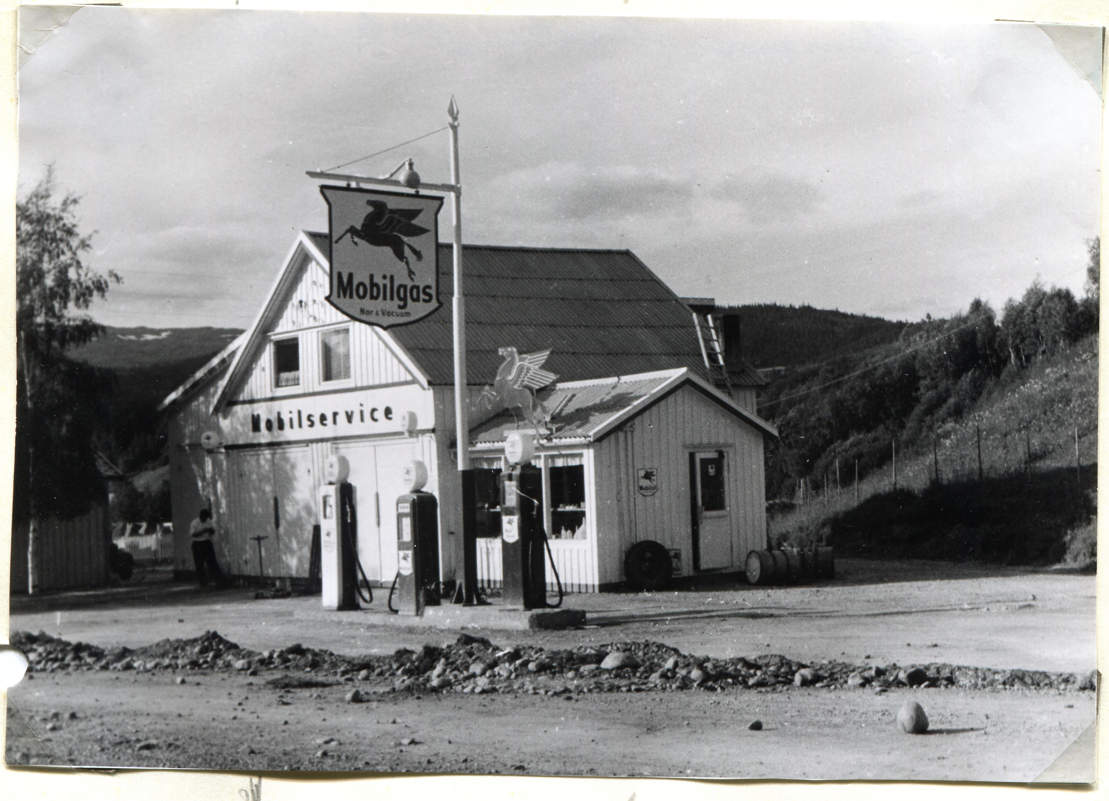 Nor og Vacuum gas station. Asbjørn Hammer, Meråker.