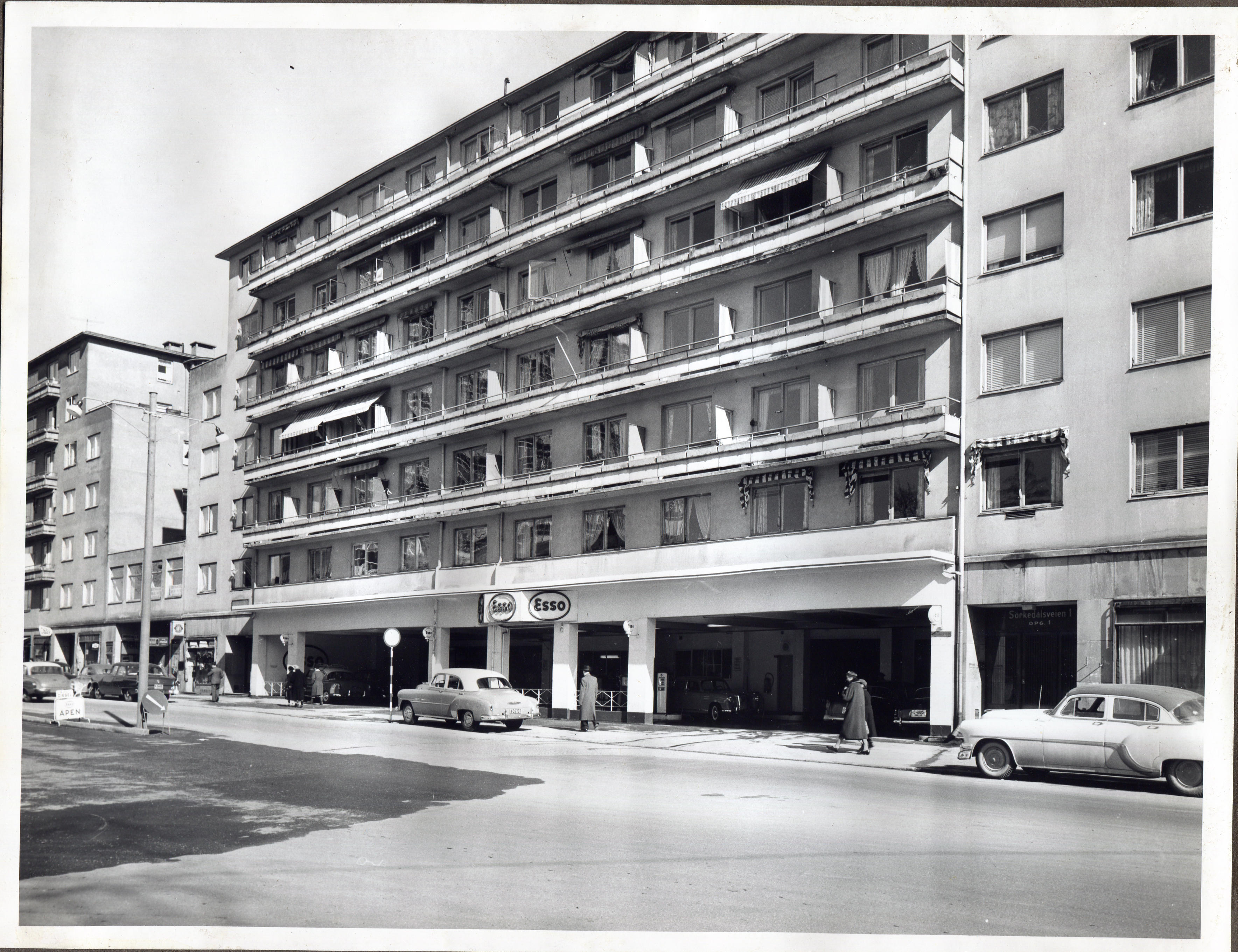 Bensinstasjon. Nadi, Sørkedalsveien, Oslo. Oslo Distrikt.