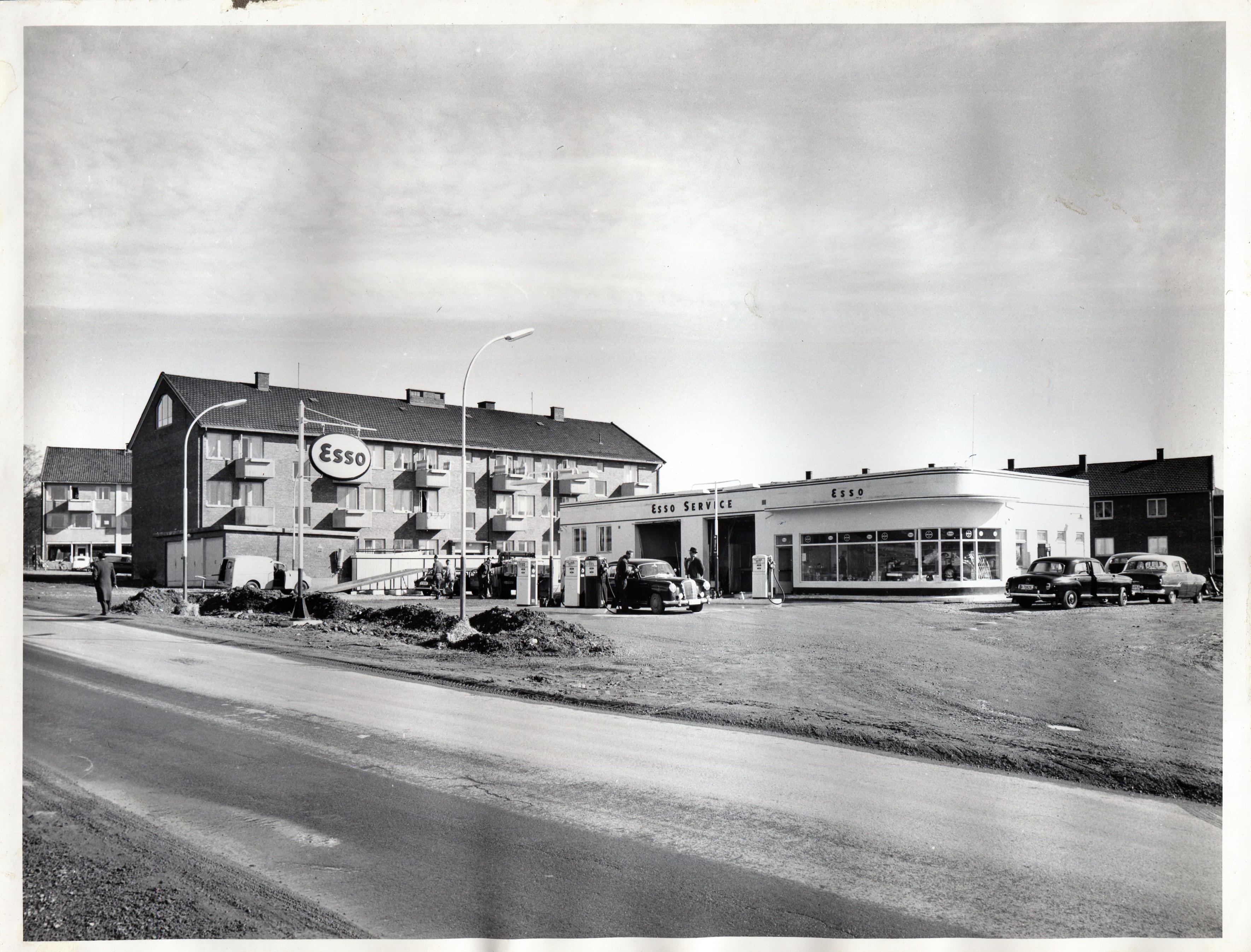 Bensinstasjon. Ammerud gas station, Oslo. Oslo Distrikt.