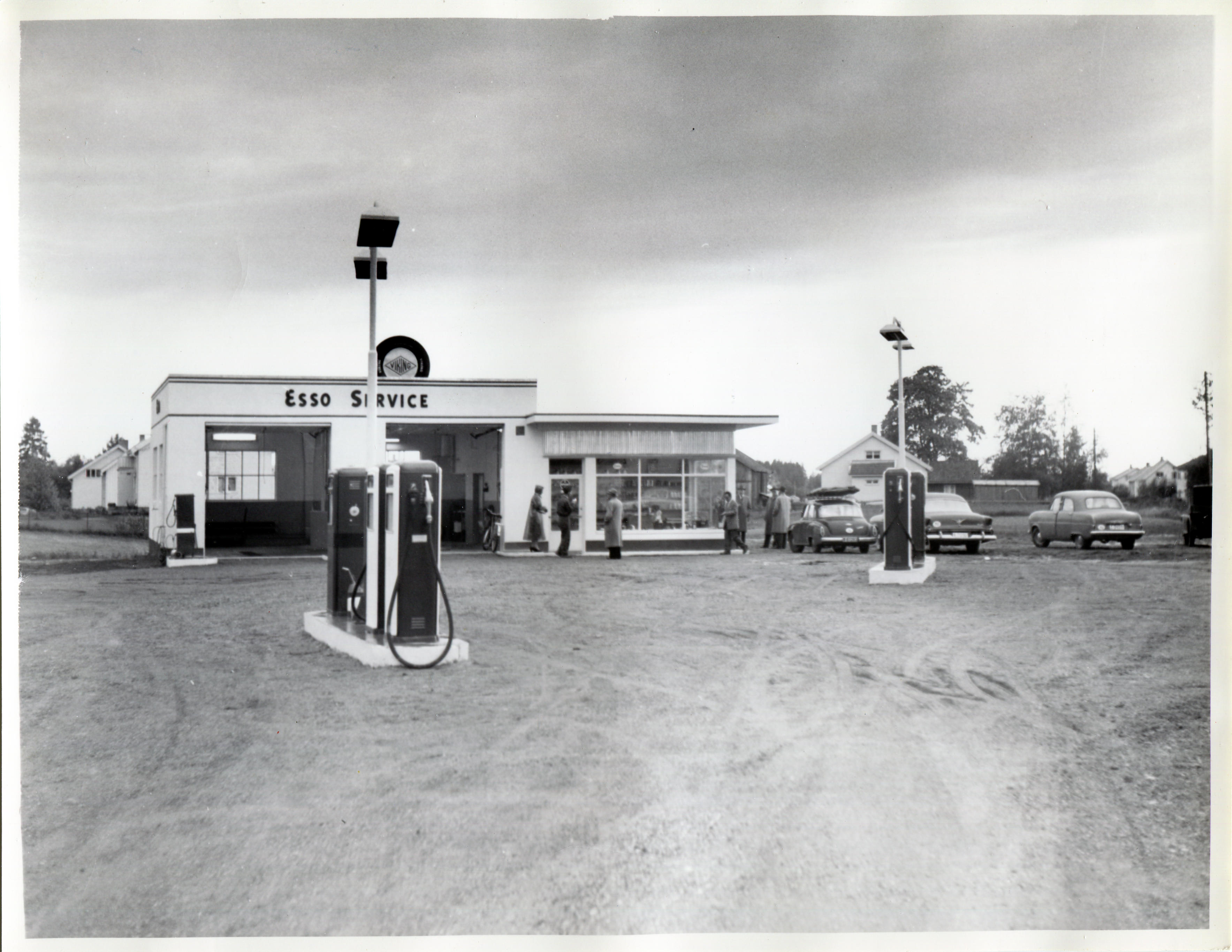 Bensinstasjon. Essostasjonen, Kløfta. Åpnet 12.09.1957.