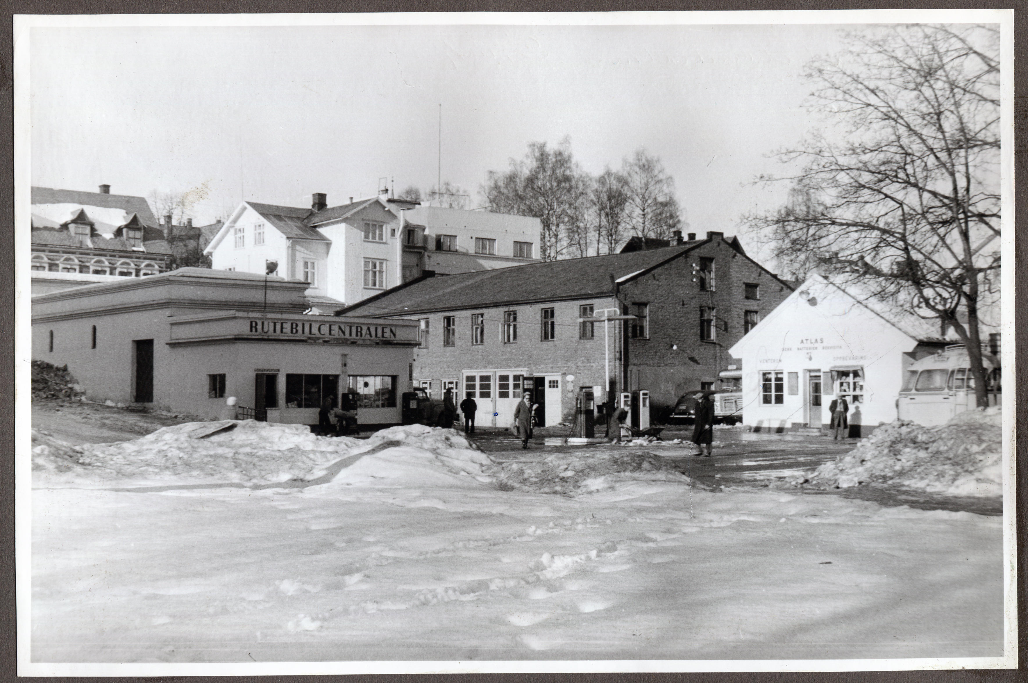 Bensinstasjon. A/s Rutebilcentralen, Gjøvik. Oslo District, Gjøvik Sone.