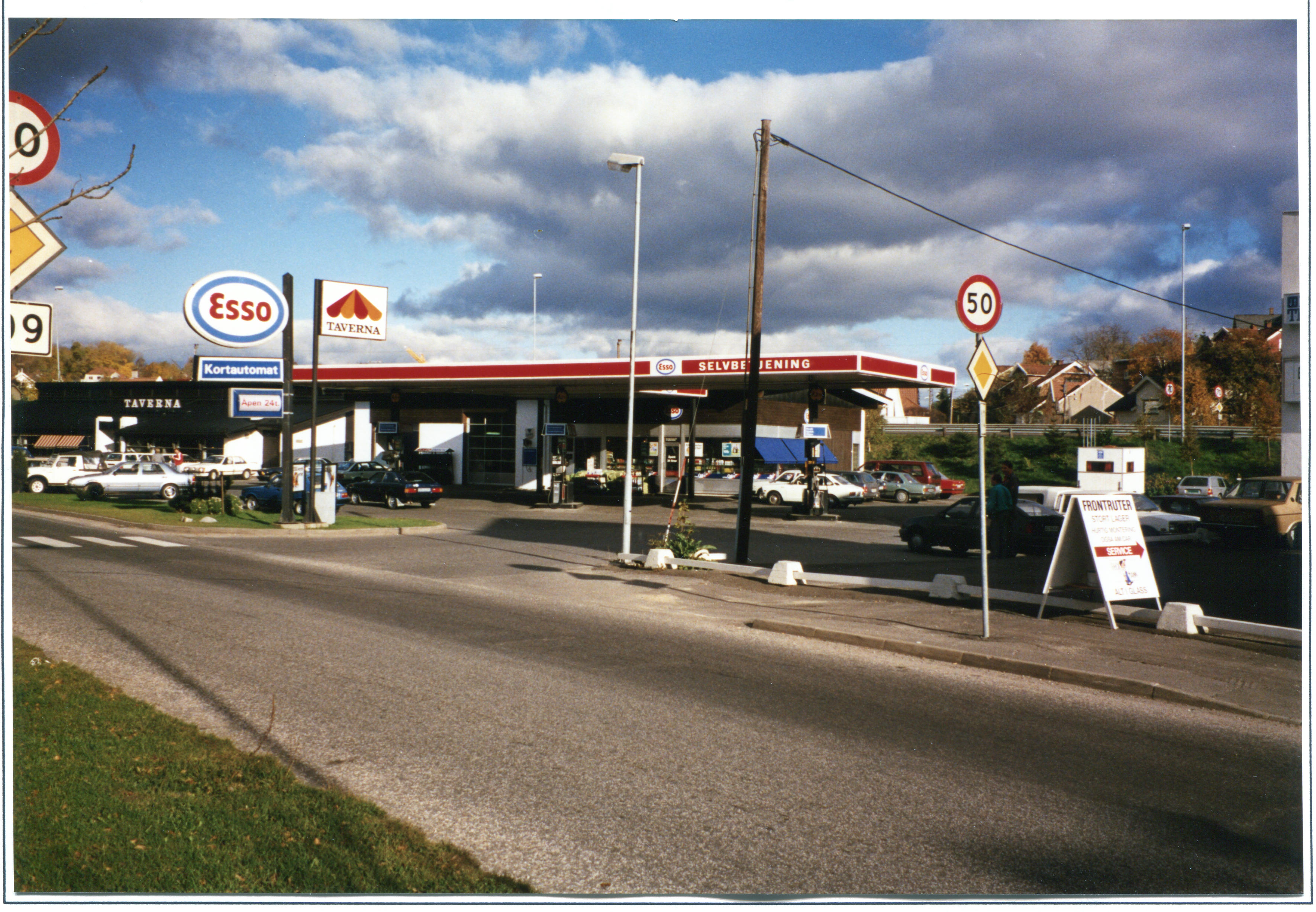 Bensinstasjon. Grønli Servicenter A/S, Apenesgaten 18 Fredrikstad.