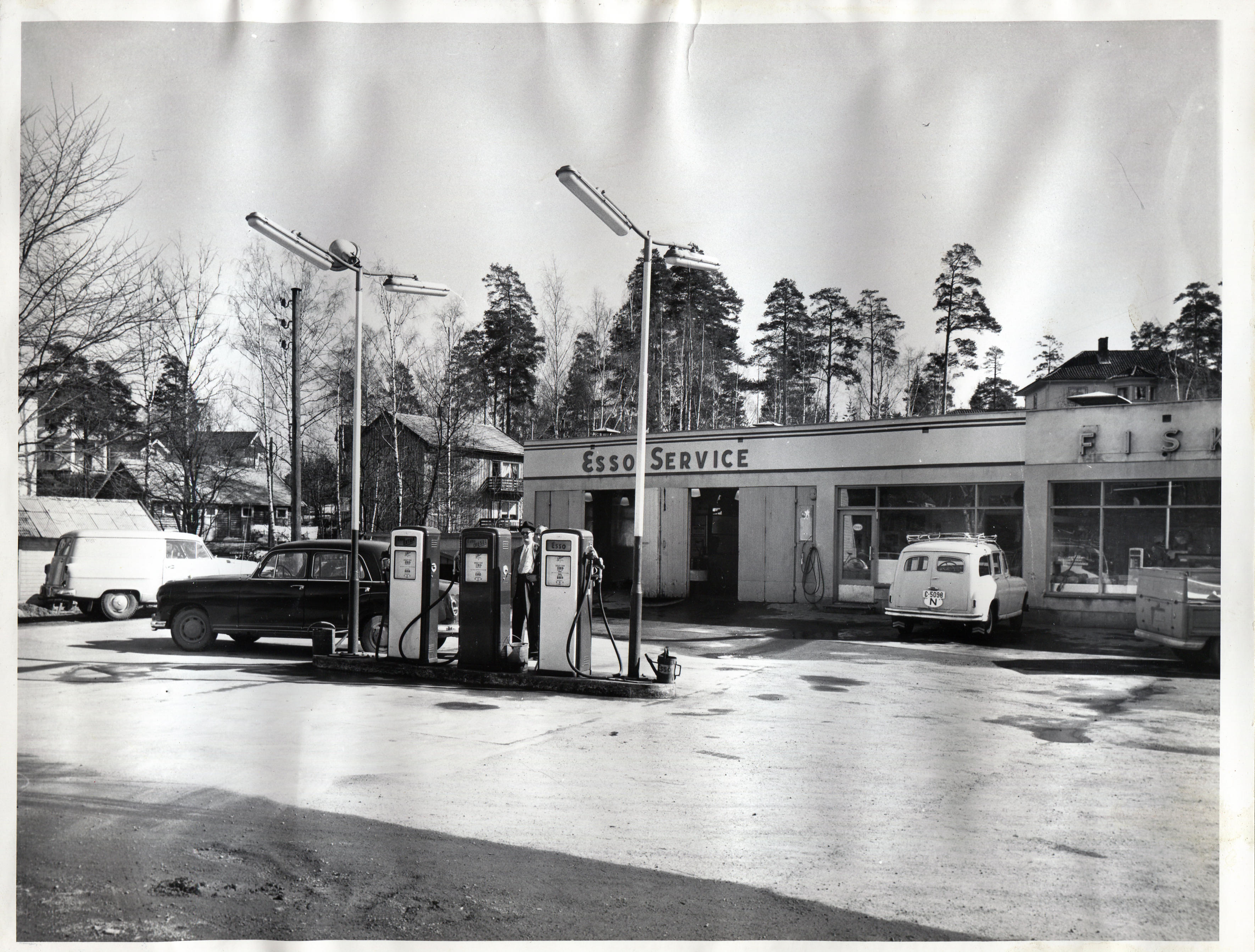 Bensinstasjon. Essostasjonen Høvik, Oslo. Oslo Distrikt.