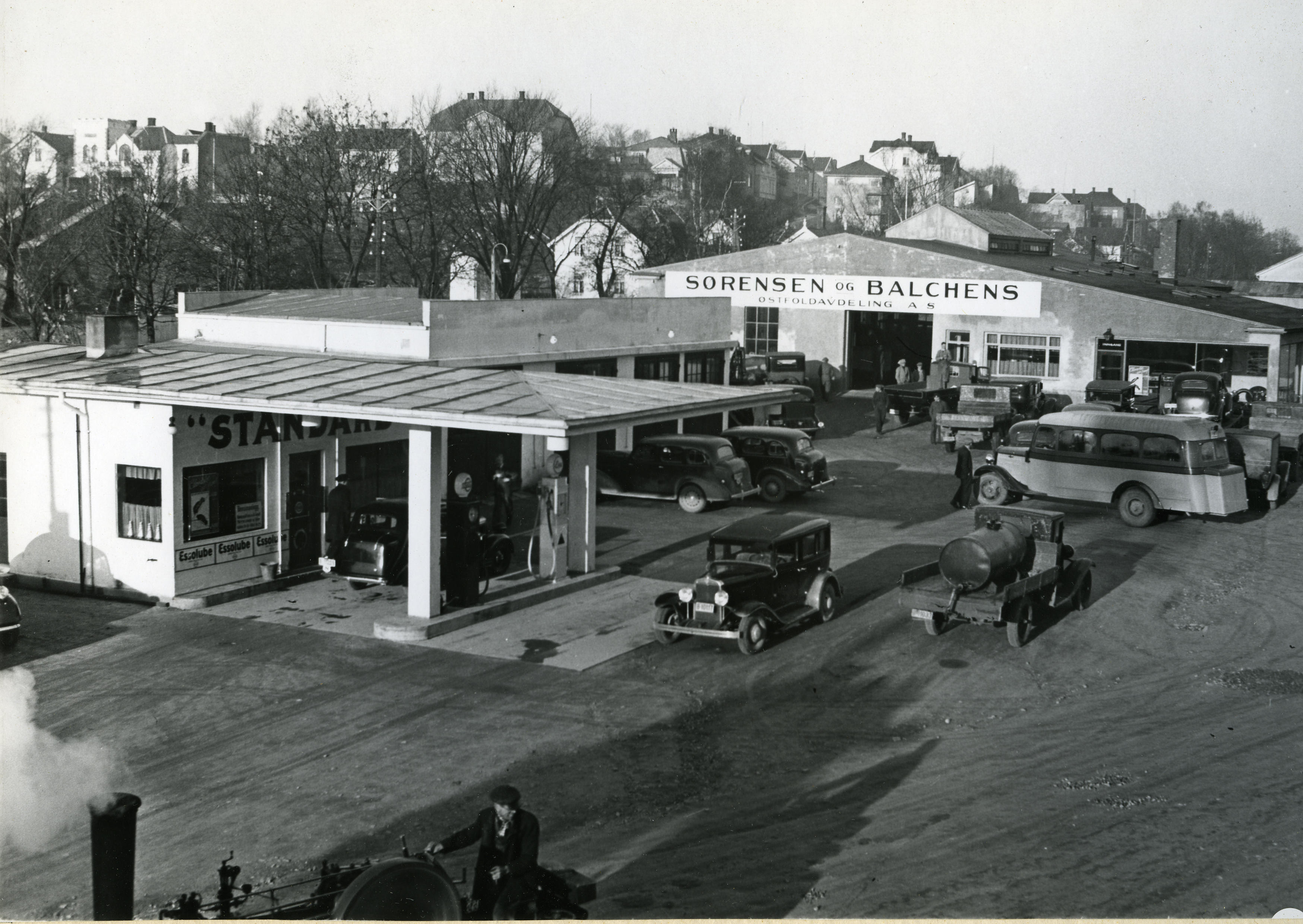 Standard petrol station. Sørenssen og Balkens Østfoldavdeling A/S