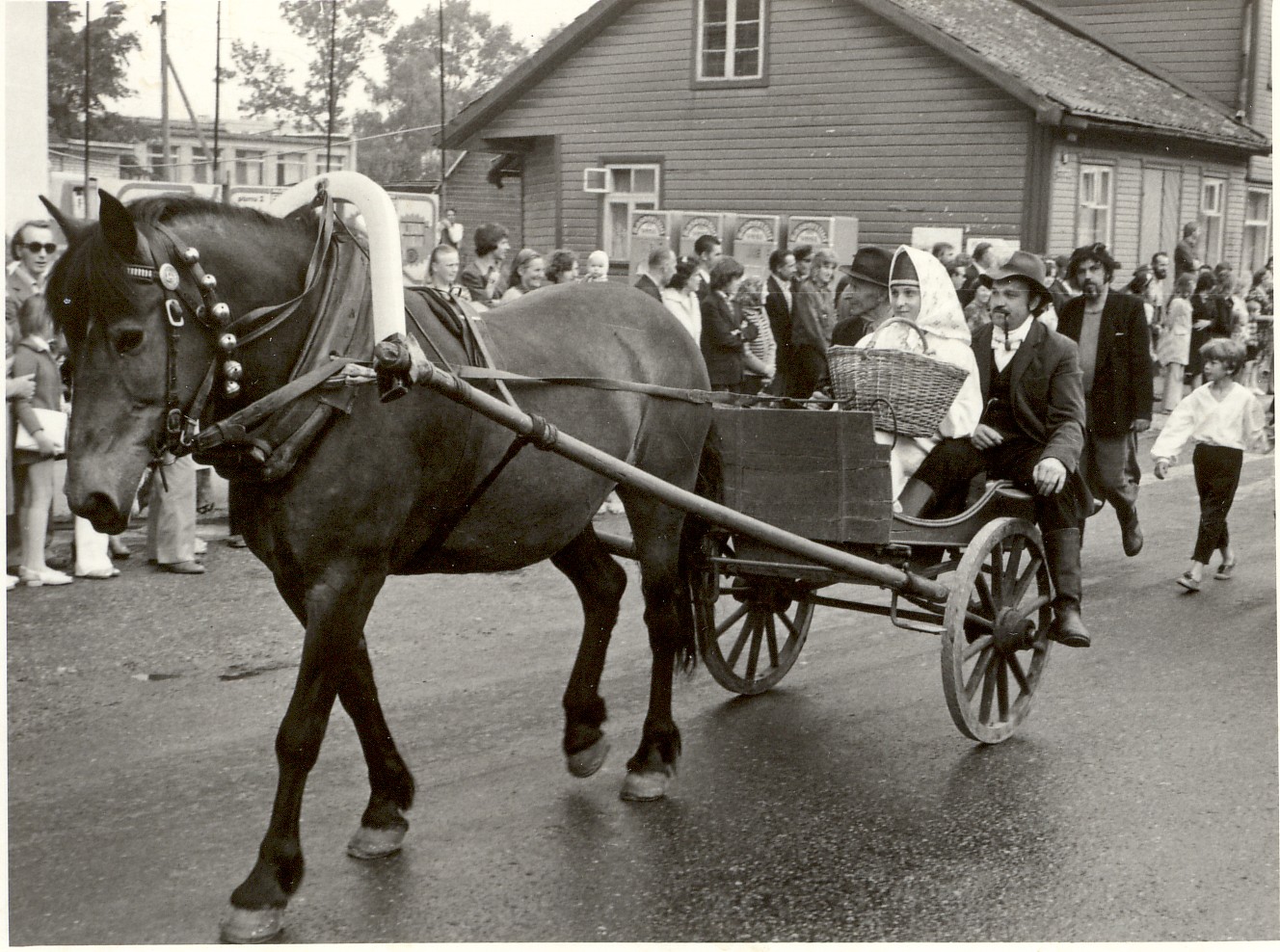 fotod, Paide RTK laadakarnevali rongkäik Paides 1976.a. suvel