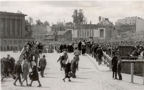 Foto Tartu puitsild Emajõel Tartu linnas ca 1950