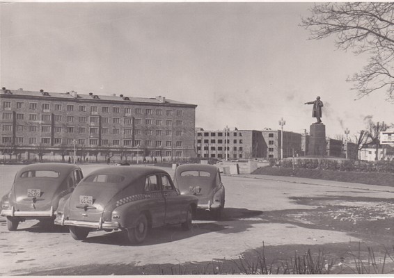 Taksode seisukoht Peetri platsil Narvas