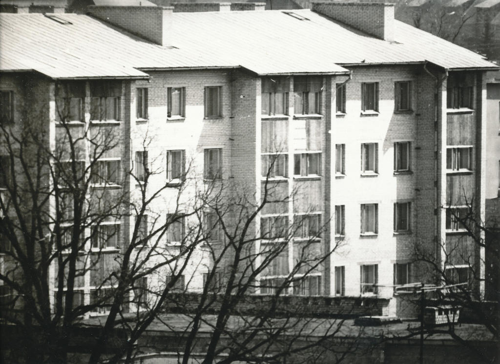 Foto. Võru. Võru KEK-i elamu Lenini tänav 30b- 1977.a.