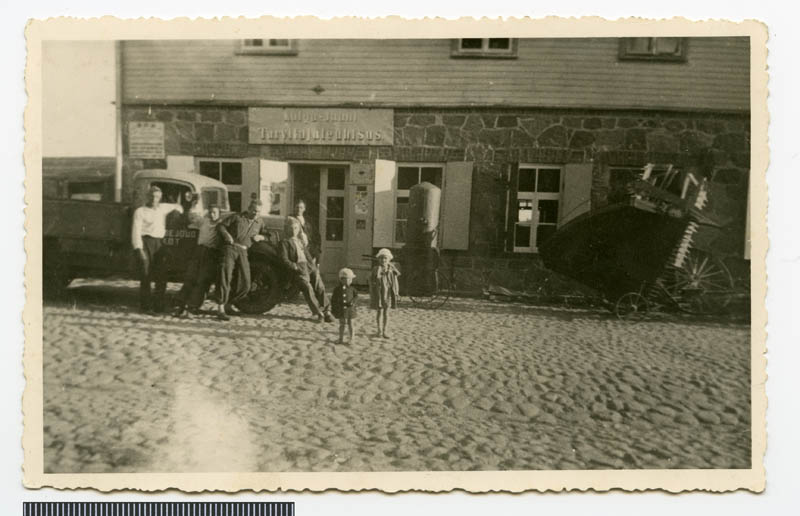 fotopostkaart, Kolga-Jaani khk, Kolga-Jaani Tarvitajateühisuse kauplus, u 1930