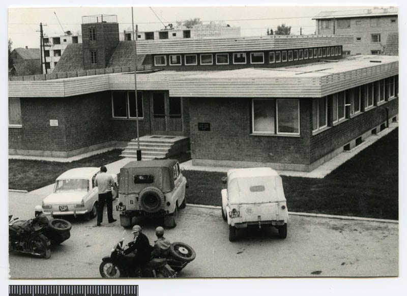 foto, Kolga-Jaani khk, Kolga-Jaani kolhoos'i kontorihoone, välisvaade, u 1985, foto E. Veliste