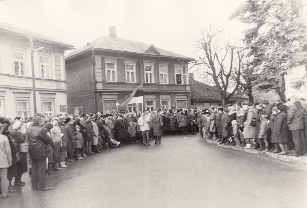 Rahvuslipu heiskamine Valgas 1989.a