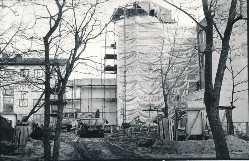 Foto. Haapsalu teenindusmaja ehitustööd.
Foto: Harles Pilter, 1982. a.
