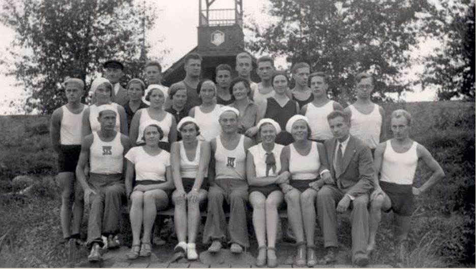 Participants from the grain curriculum (1932). On the front row from the left, the first future Olympic team Elmar Korko