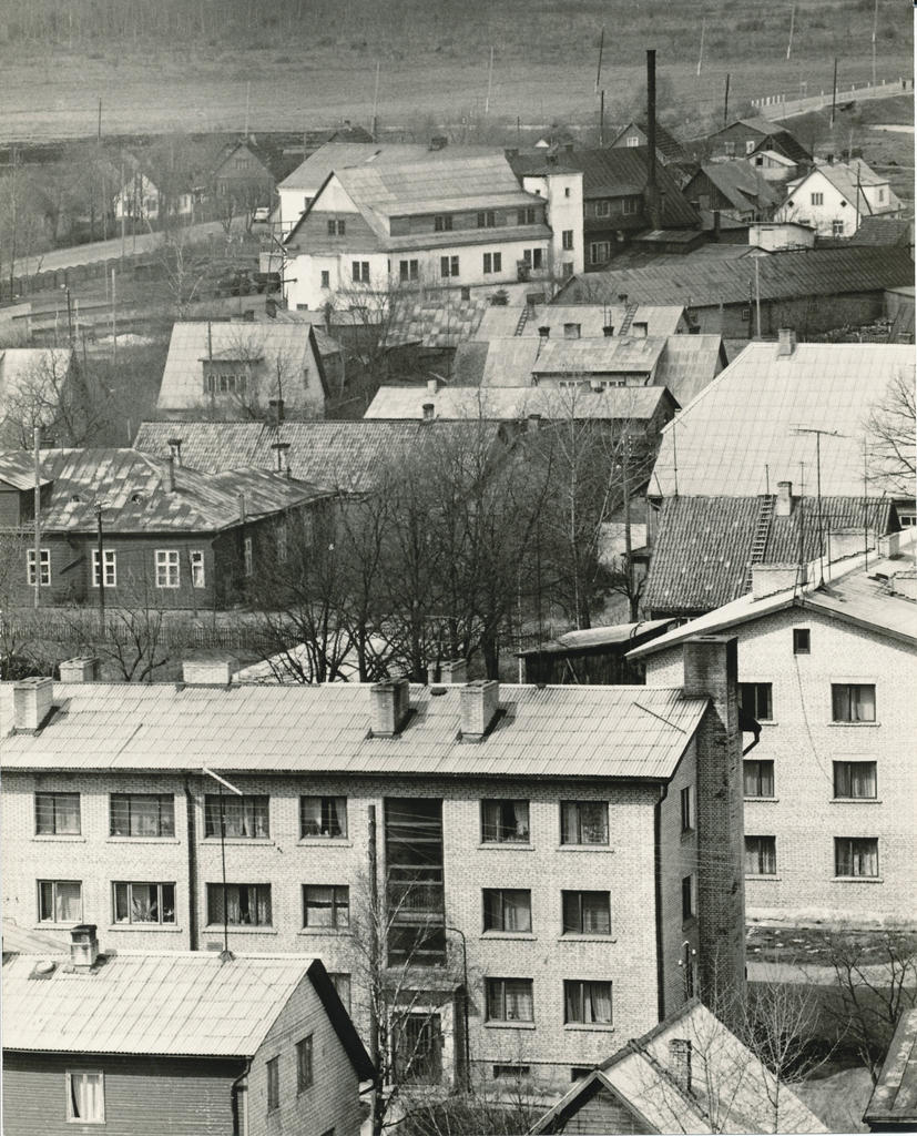 Foto. Vaade Võru linnale edela  suunas ehitatava katlamaja korstna otsast.