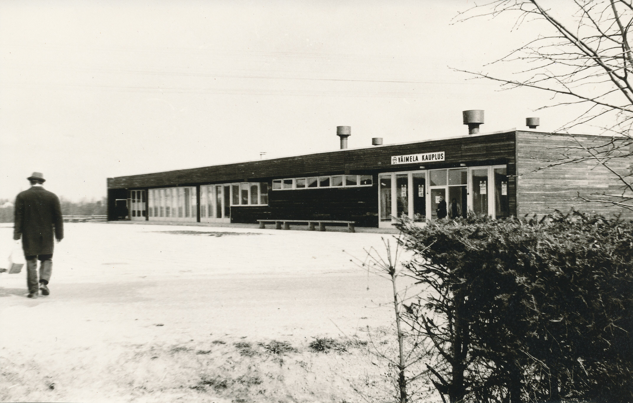 Foto. Väimela NST uus kauplus ja söökla juunis 1972.aastal.