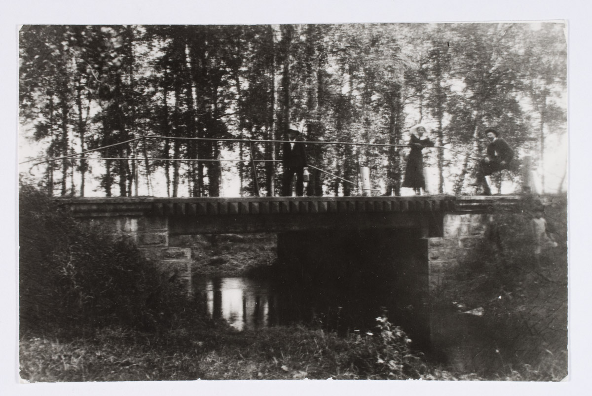 Sild Kuningamäe ajal Viljandi mnt (endise vana jõe org). Pildistatud tsaariajal, postitempel 1912.