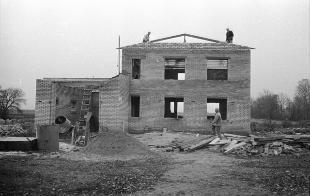 Valmimisjärgus eramu
