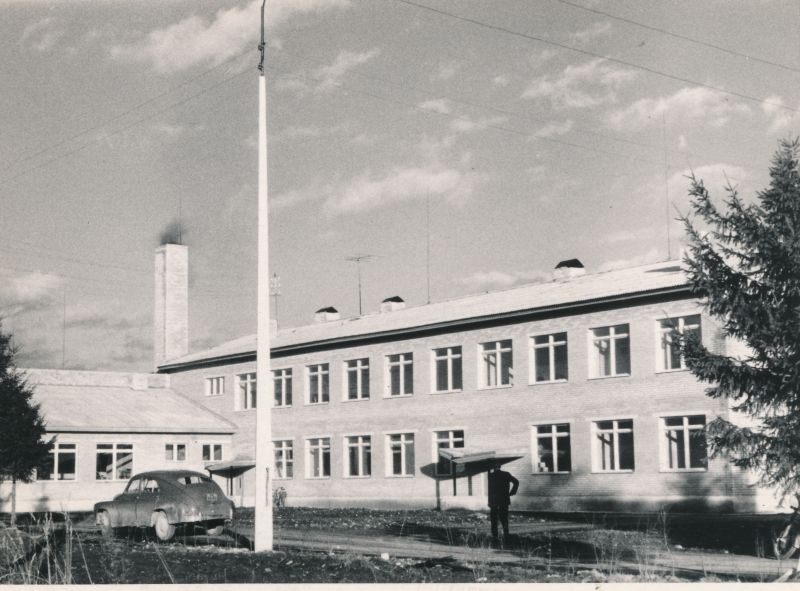 Foto. Kullamaa kooli uue maja avamine 17.09.1966.a.
Foto: Ilmarine Möldri.