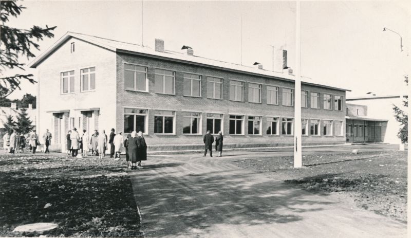 Foto. Kullamaa kooli avamine. 1966.