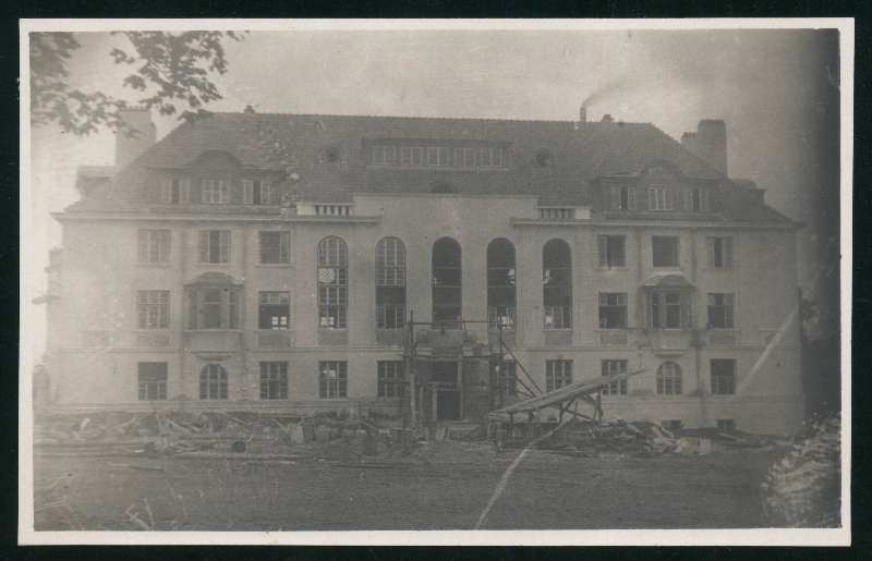 fotopostkaart, Viljandi, Eesti Panga Viljandi osakonna hoone, ehitus, maja katuse all, ehituse lõppjärk, ehitusmaterjal, 1927, foto J. Rist