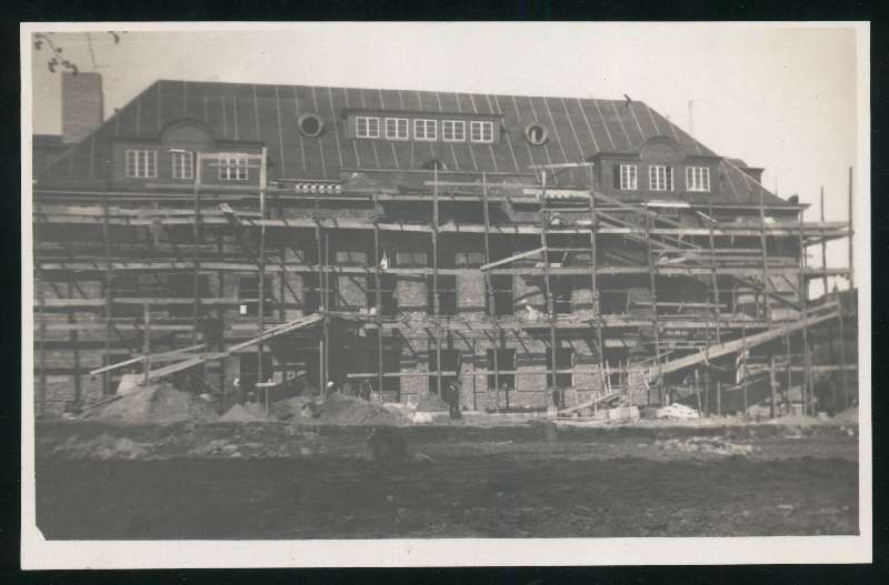fotopostkaart, Viljandi, Vabaduse plats, Eesti Panga Viljandi osakonna hoone ehitus, maja katuse all, tellingud, 1926, foto J. Rist