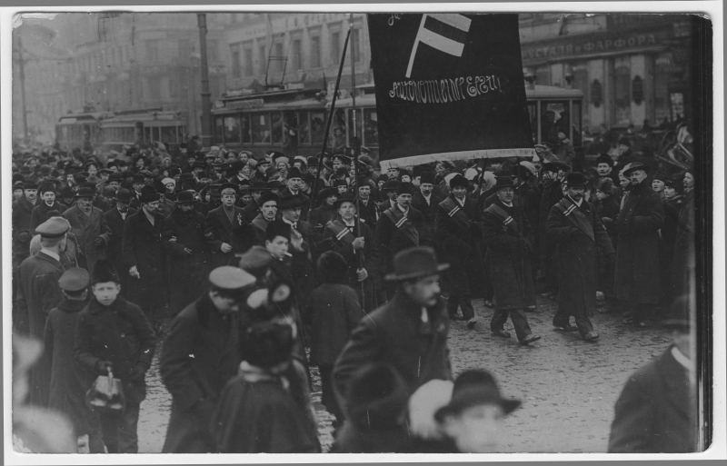 Eestlaste meeleavaldus Petrogradis 26.03.1917. Eriksoni tehase töötajad rongkäigus.