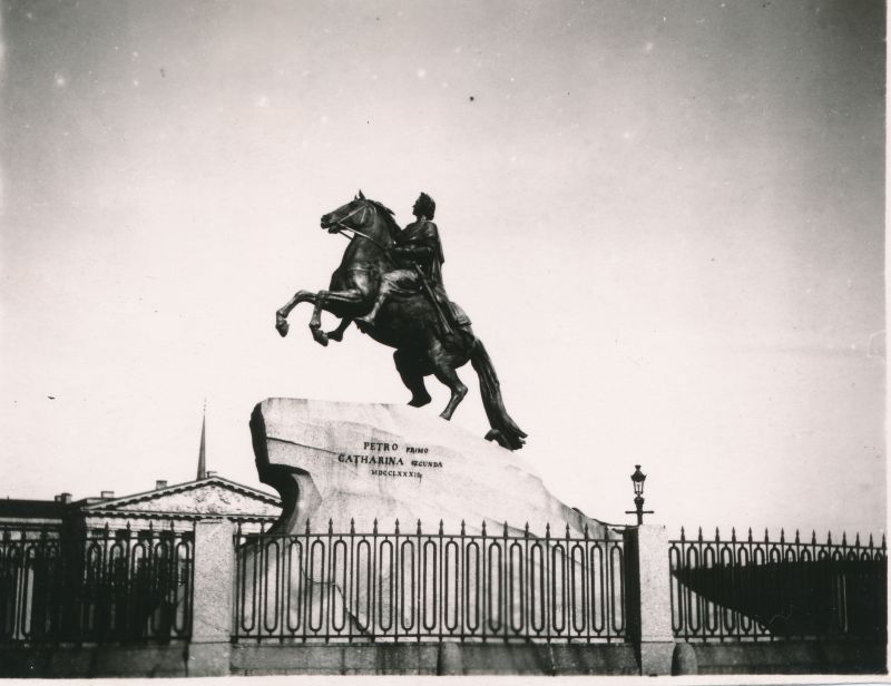 Foto. Peterburg. Vaskratsanik - Peeter I mälestussammas. 1891