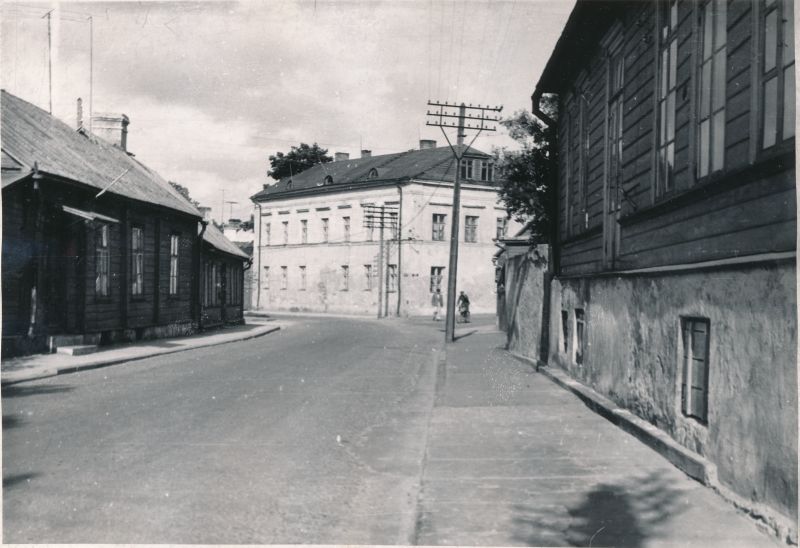 Foto. Elumajad Kingissepa (end. Suur-Lossi) tänava ääres. 1965.