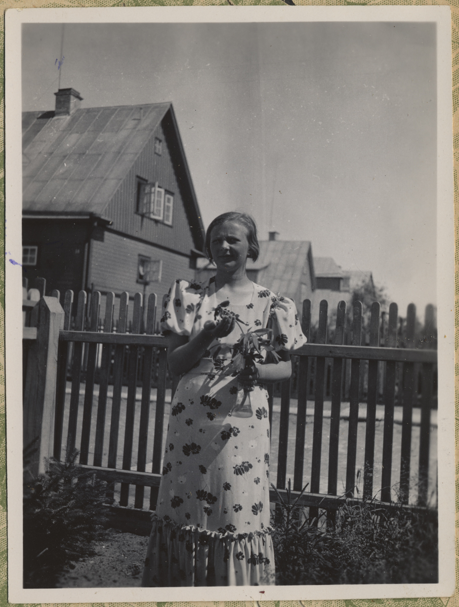 Pildil tundmatu naine, foto Hermann Tõnissoo perealbumist