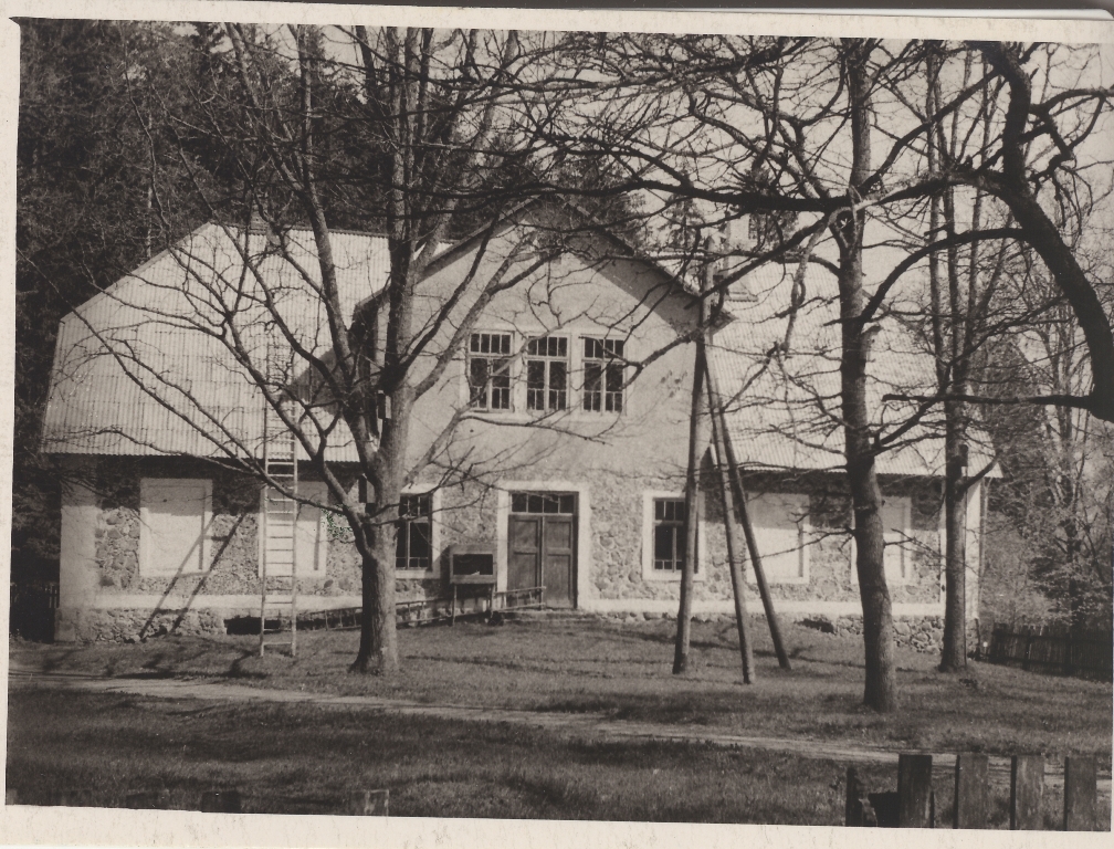 Arula algkooli hoone