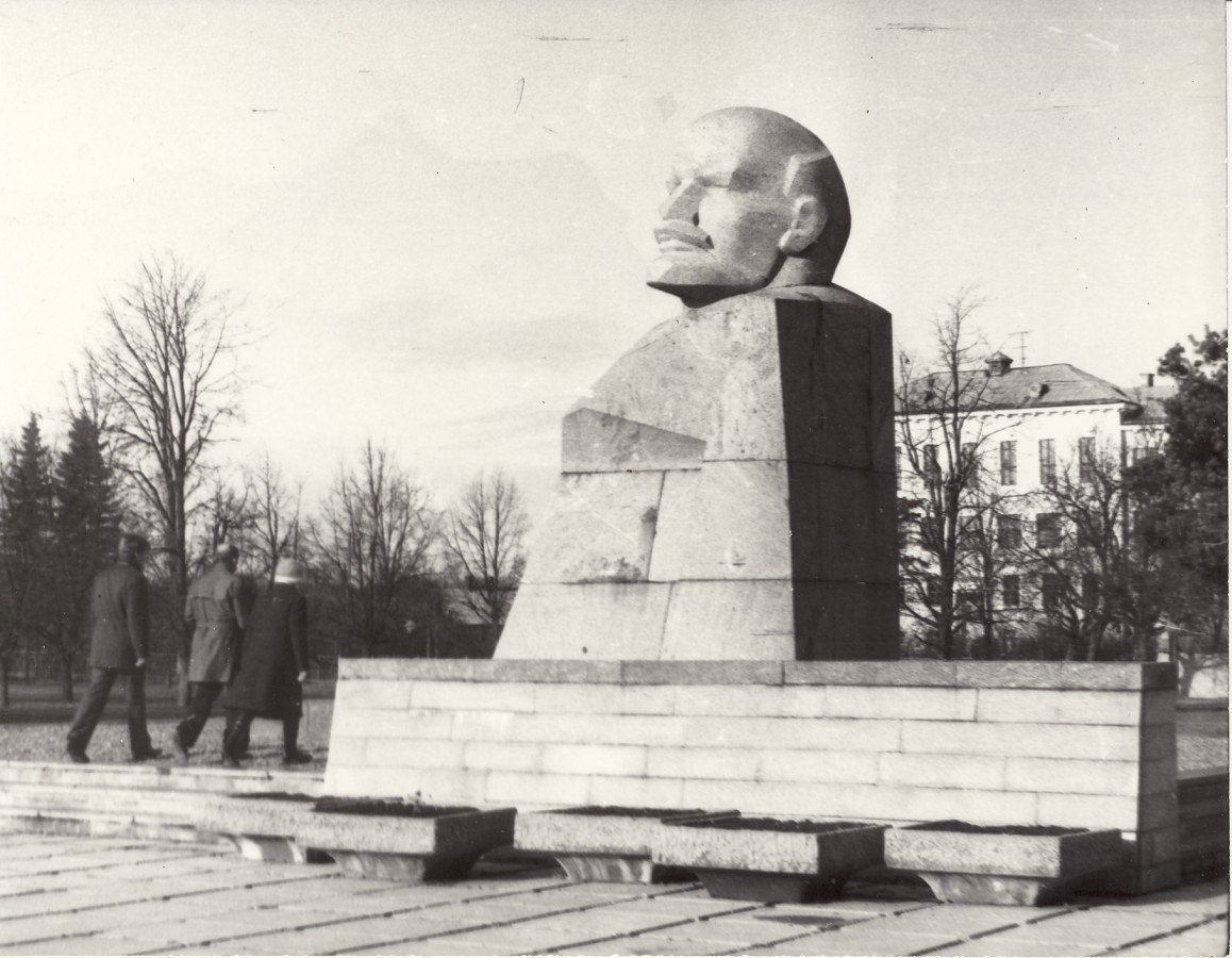 Lenini monument Valkas