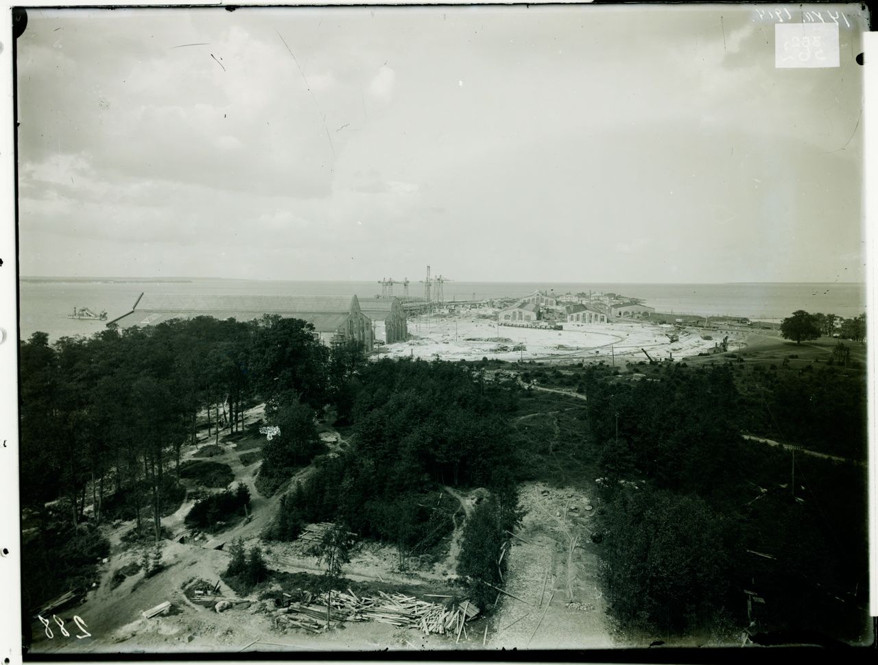 View of the construction of the Russian-Baltic Laevatehase from the main building tower 1913-1916