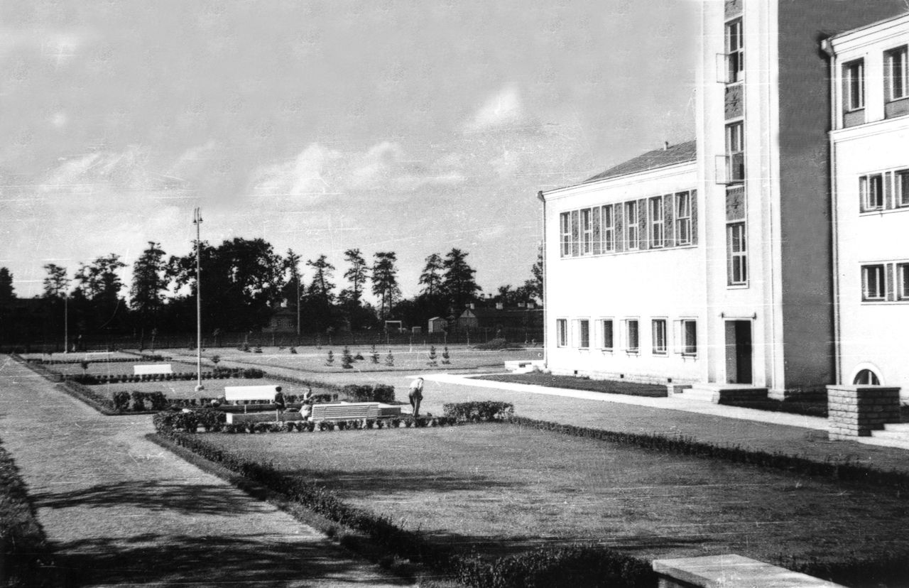 The garden of Kopli folk house. End of the 1930s