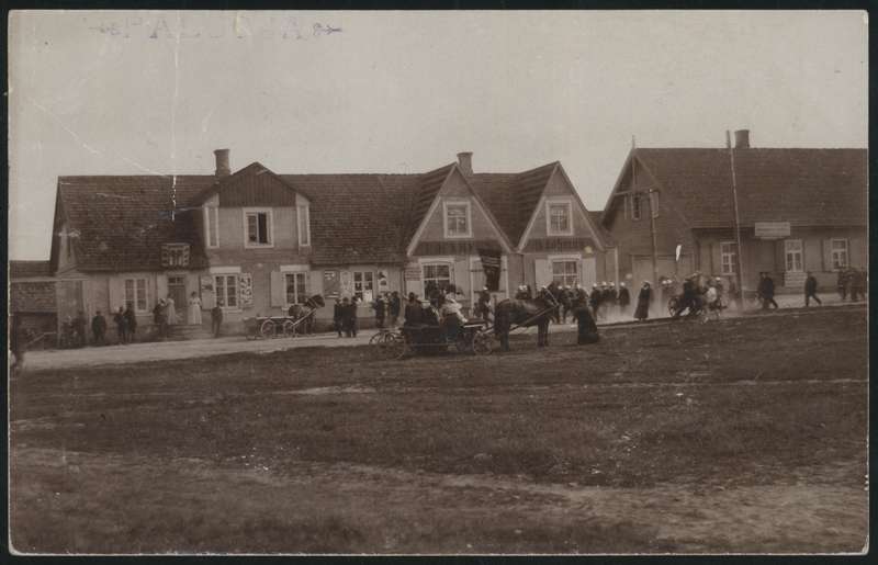 fotopostkaart, Halliste khk, Abja, peatänav, majad, inimesed sõiduteel, grupp pritsumehi, hobuvankrid, u 1910