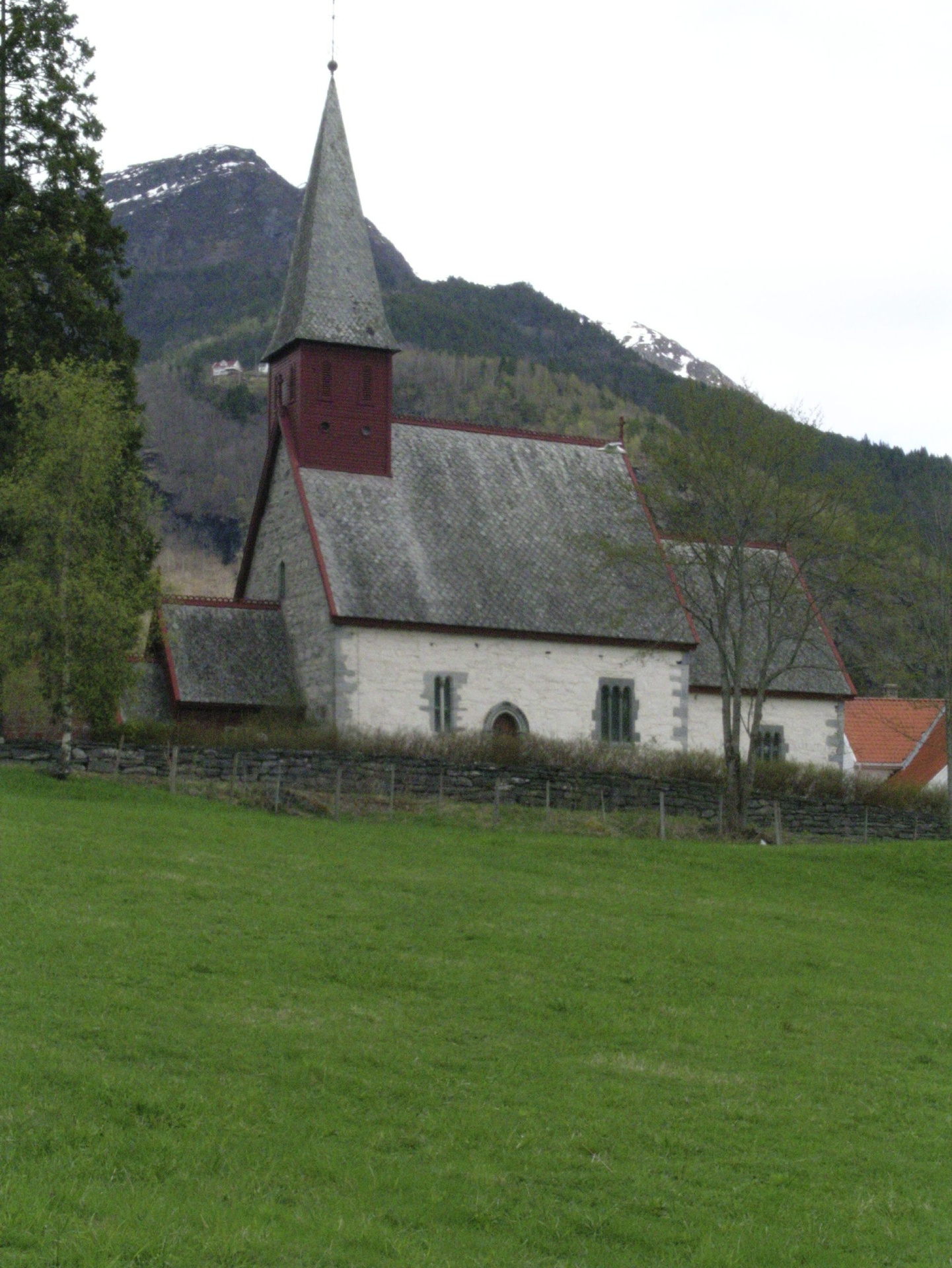 Dale kirke (Luster)