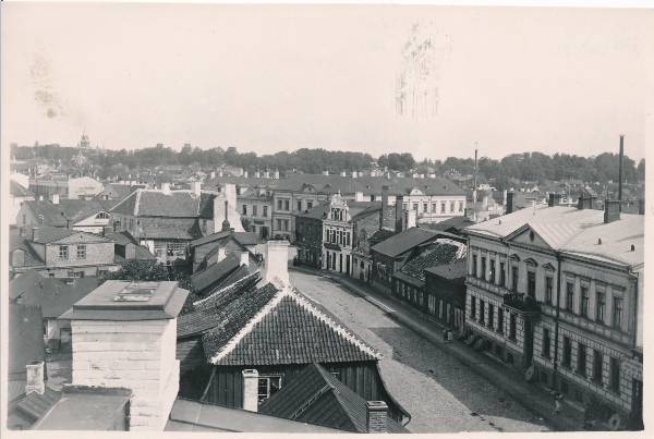 Fotokoopia. Holmi tänav. Tartu, 1910.-1920. aastad 
Vaade hotelli "Jakor" aknast.