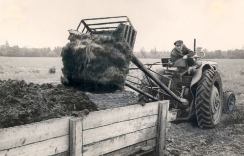 Sõnniku mehhaniseeritud laadimine traktorikelgule