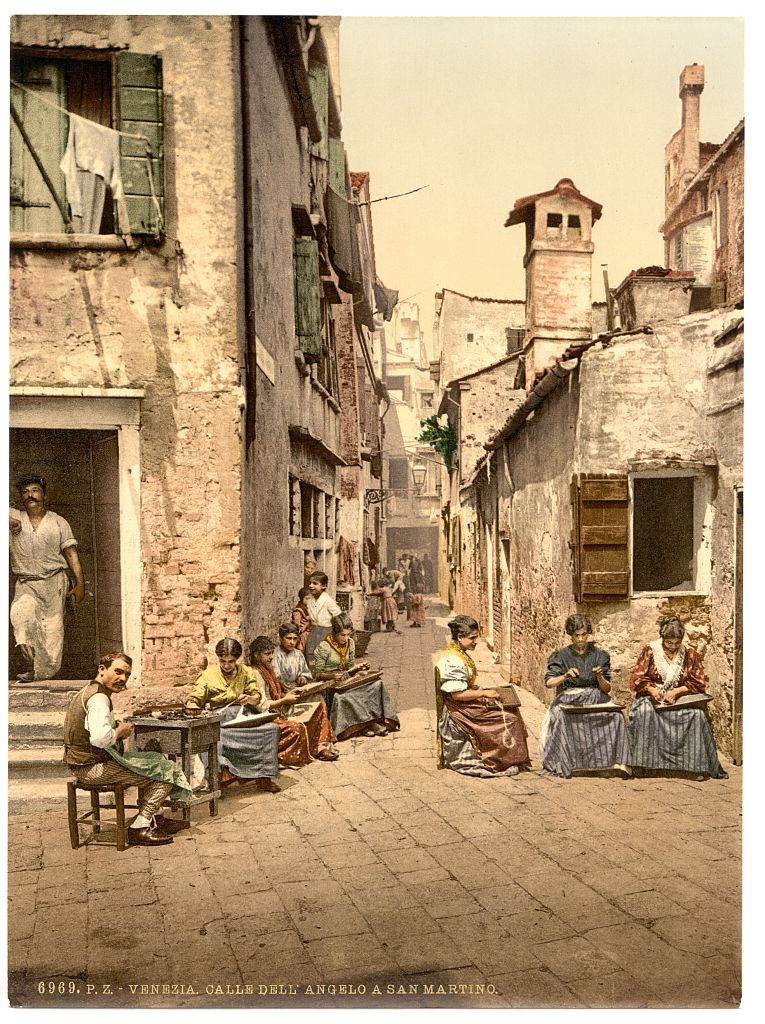 [a court yard (Calle dell Angelo a San Martino), Venice, Italy] (Loc)